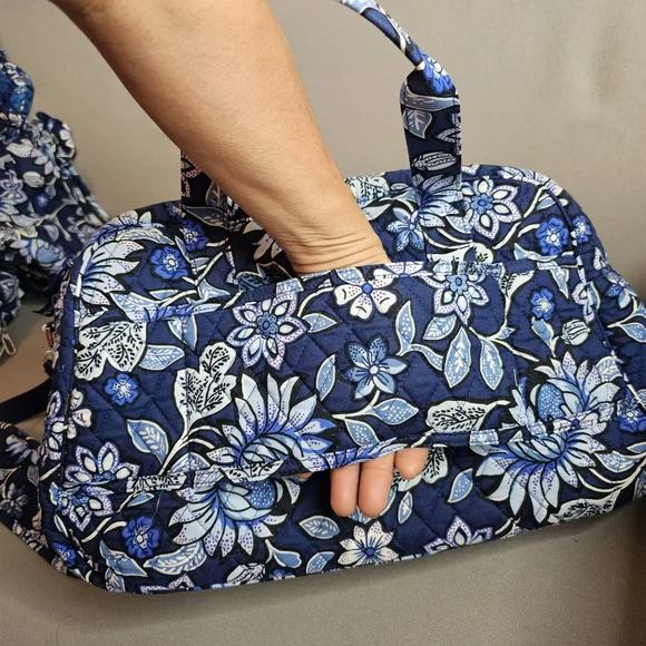 Vera Bradley Navy Blue Floral Quilted Travel Bag - Picture 5 of 13